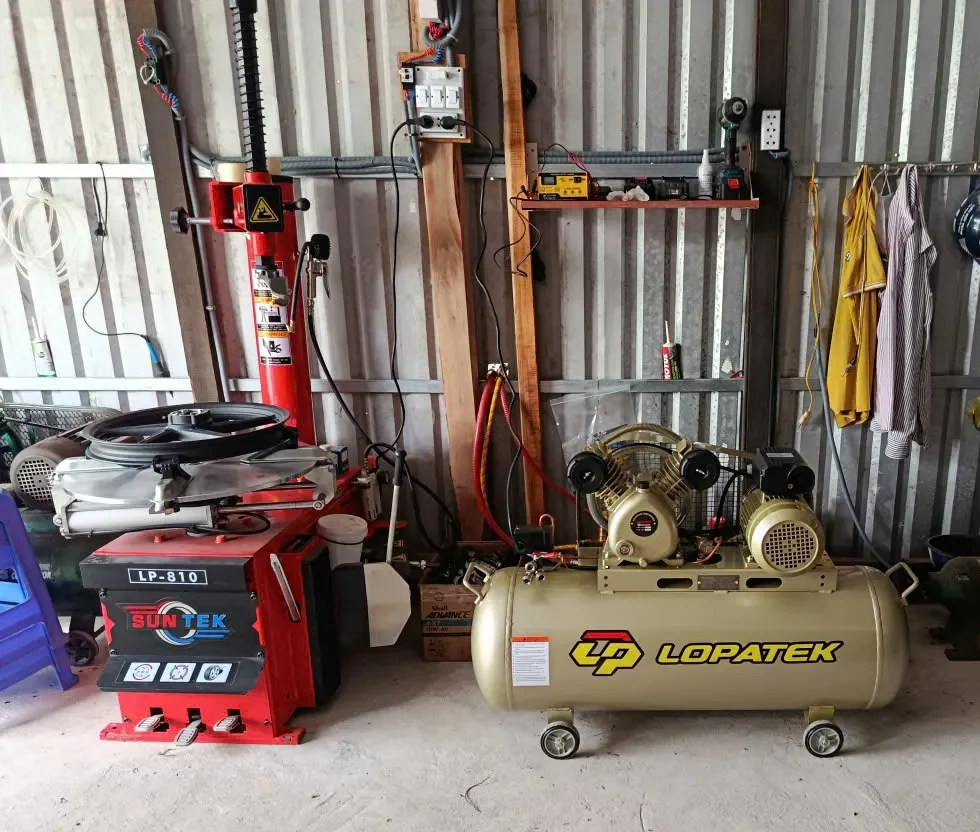 Bàn giao combo máy ra vỏ và máy nén khí 