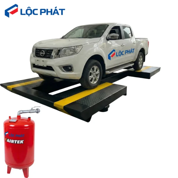 Cầu nâng 1 trụ rửa xe ô tô du lịch lắp âm nền đang nâng xe Kia Morning tại trạm rửa xe