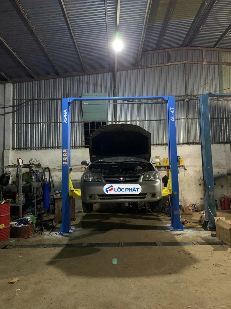 Cầu nâng 2 trụ ALPHA AL-4T nâng xe sedan