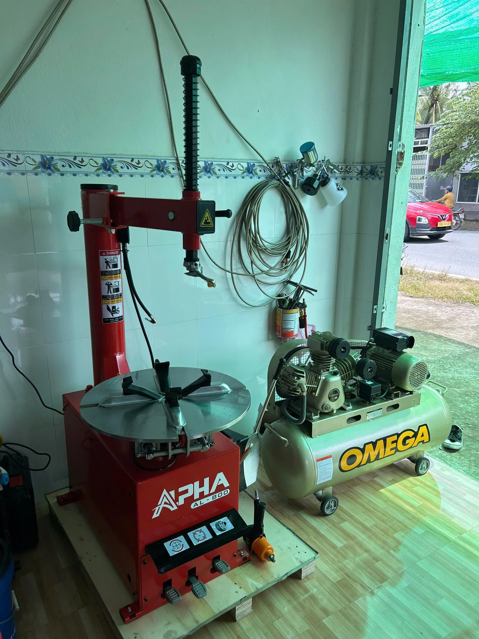 Combo máy làm lốp Alpha và máy nén khí Omega