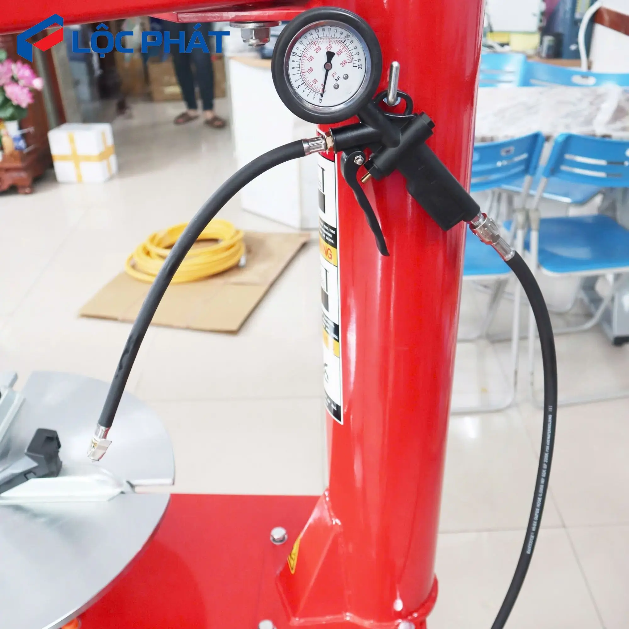 Đồng hồ bơm lốp đi kèm máy tháo vỏ Bình Phước