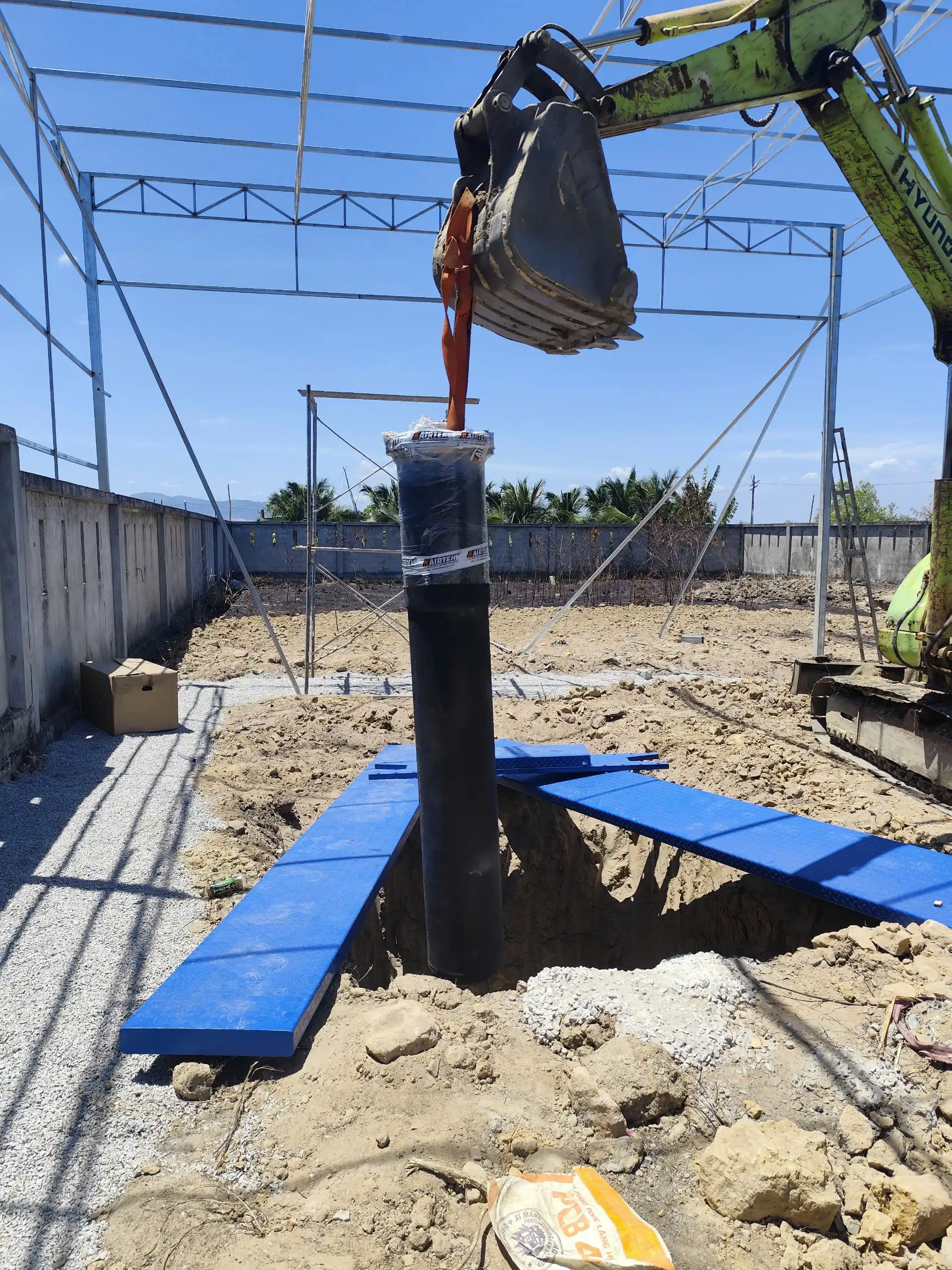 Hạ trụ ben cầu nâng 1 trụ bằng máy cơ giới an toàn