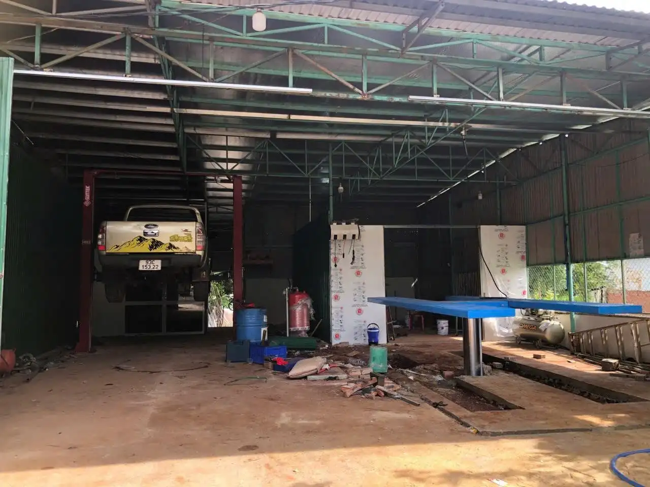 Lắp đặt cầu nâng 1 trụ trong xưởng