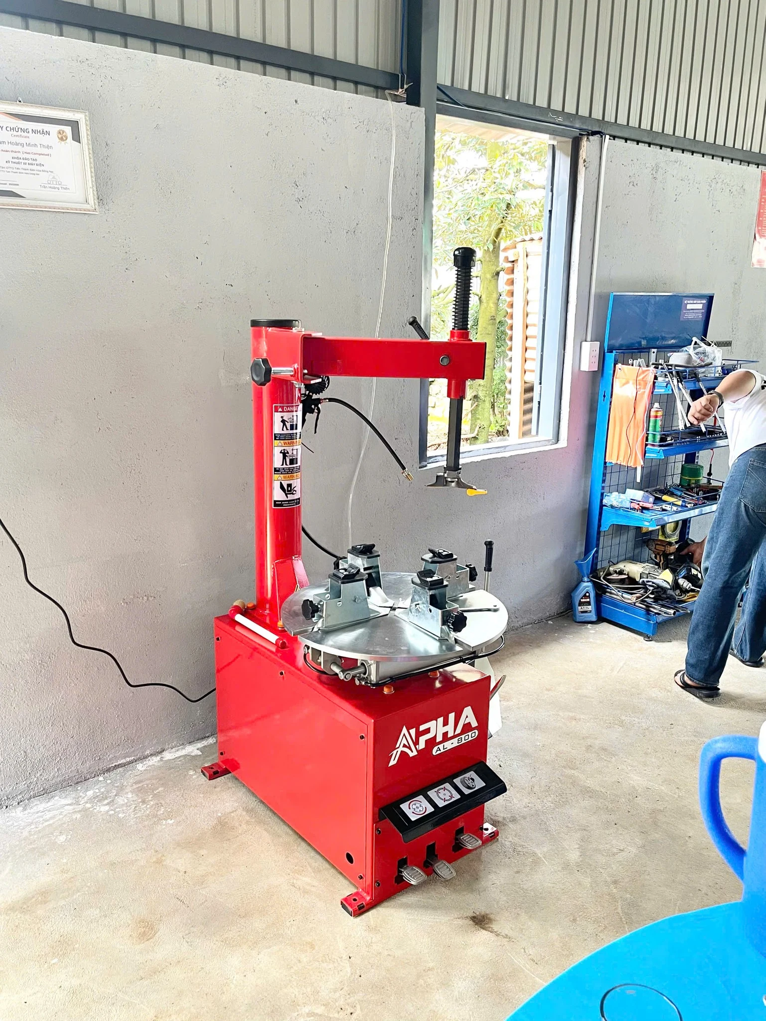 Dễ dàng nâng cấp máy để tháo lốp xe điện