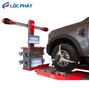 Máy cân chỉnh thước lái 3D Omega đang căn chỉnh bánh xe ô tô thực tế