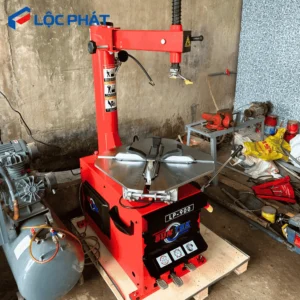 Trụ ép và tay đỡ lốp của máy tháo vỏ xe tay ga và du lịch SUNTEK LP-900