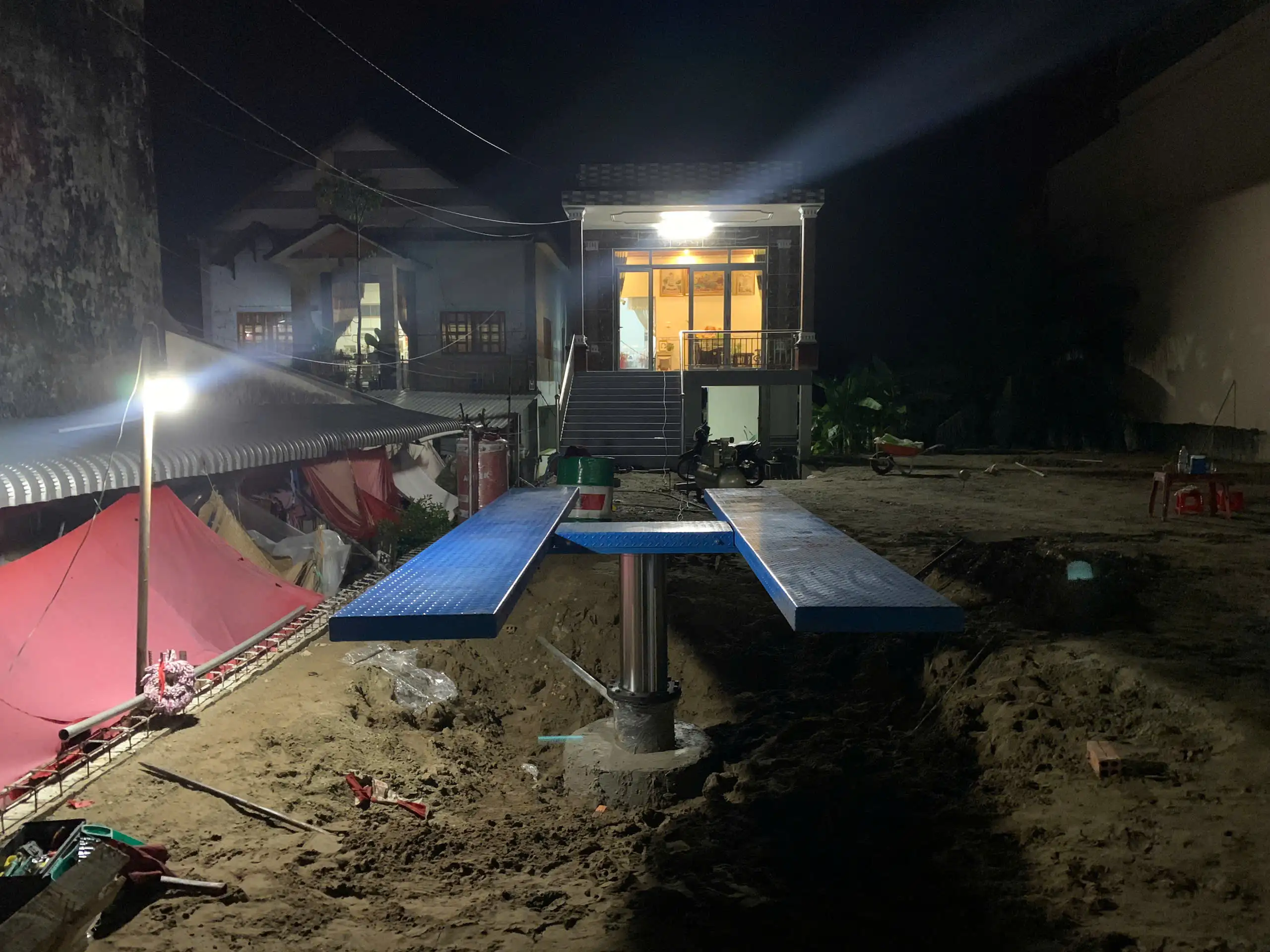 Nghiệm thu xe lên cầu nâng rửa xe 1 trụ