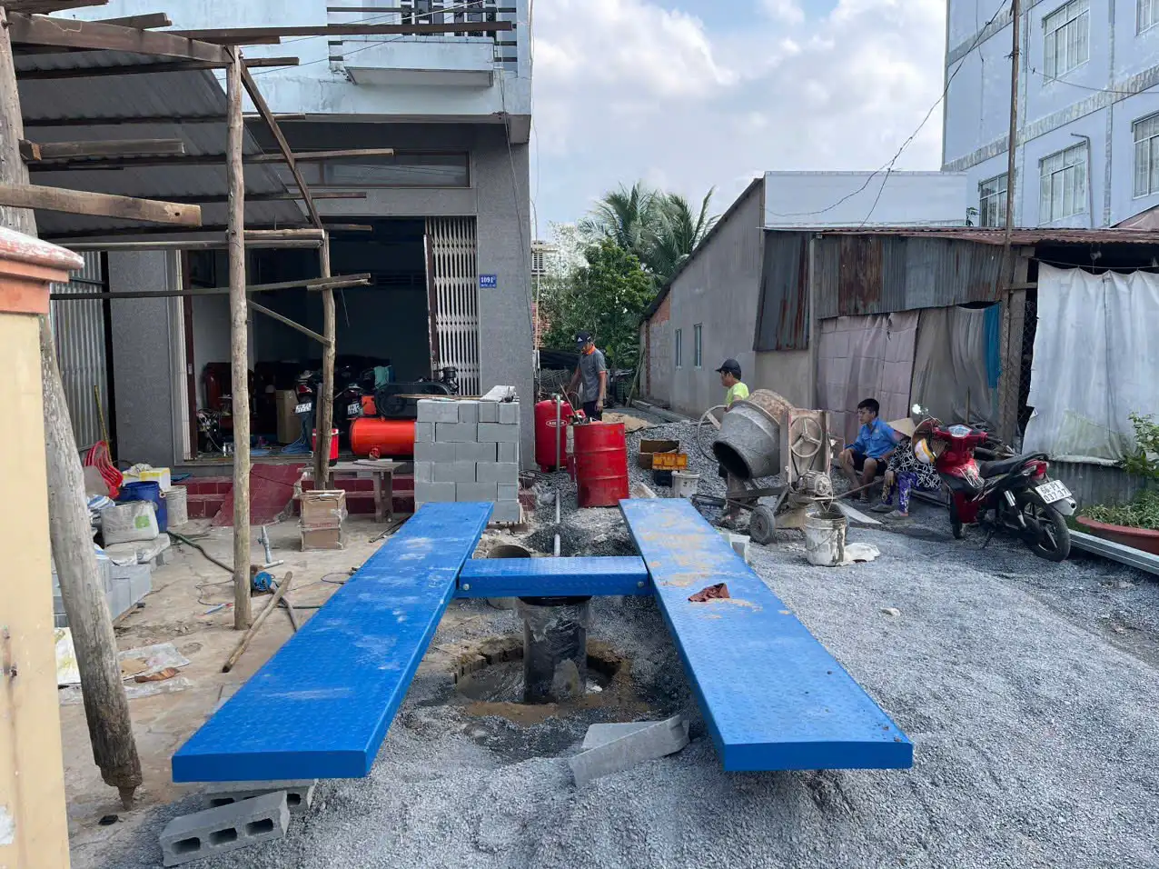 Lắp đặt cầu nâng rửa xe 1 trụ tại nhà dân