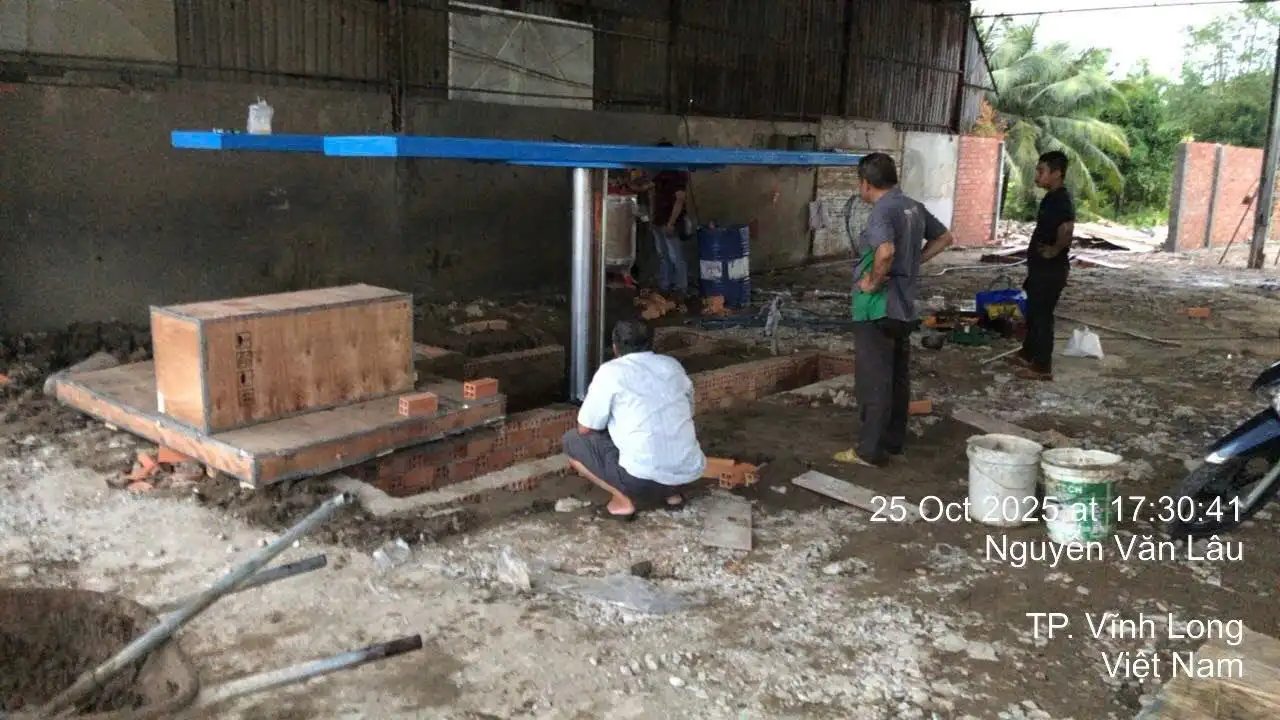 Thi công đào hố móng cầu nâng 1 trụ rửa xe