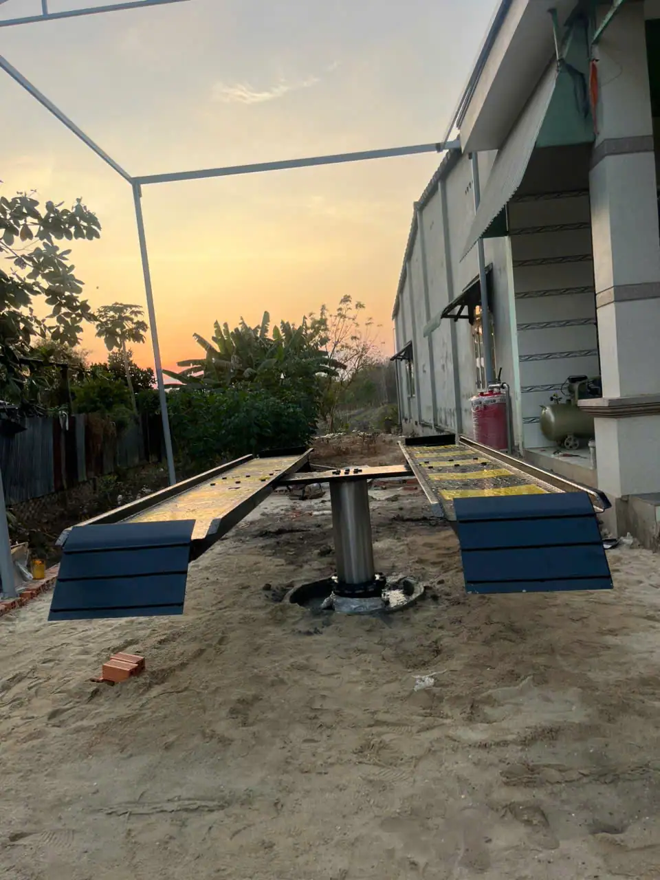 Hình ảnh thực tế cầu nâng rửa xe oto