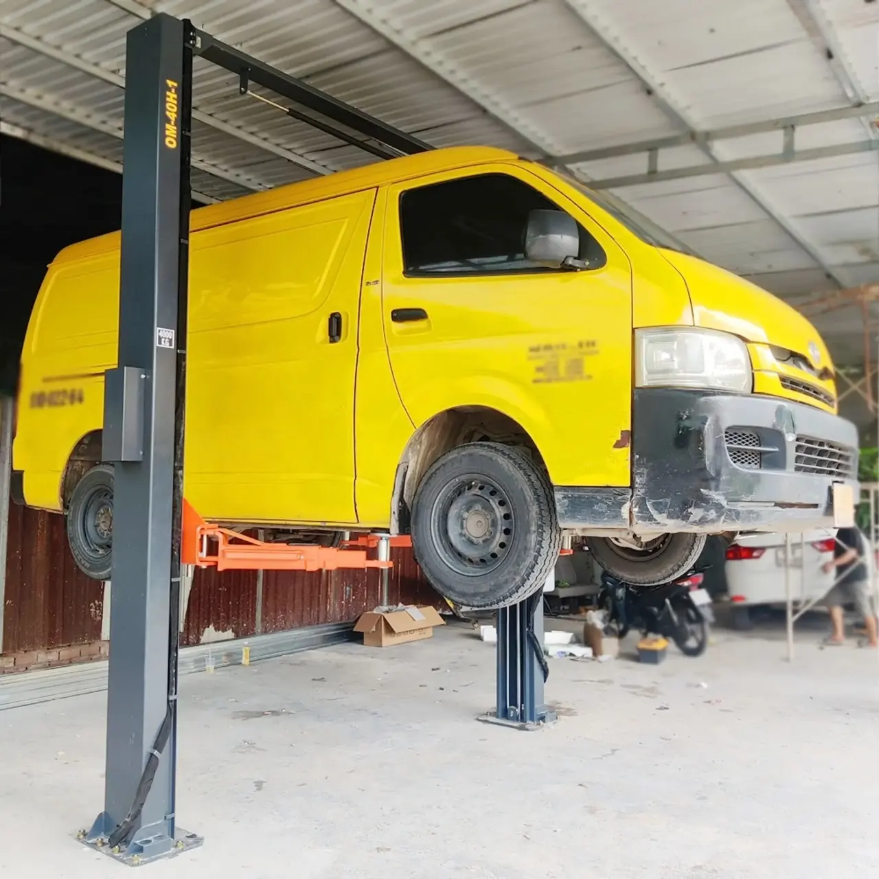 Cầu nâng OMEGA nâng xe thực tế