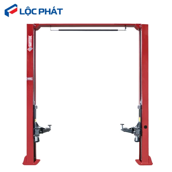 Cầu nâng 2 trụ cổng trên SUNTEK 4000T chụp chính diện, tay nâng hạ ở trạng thái chờ