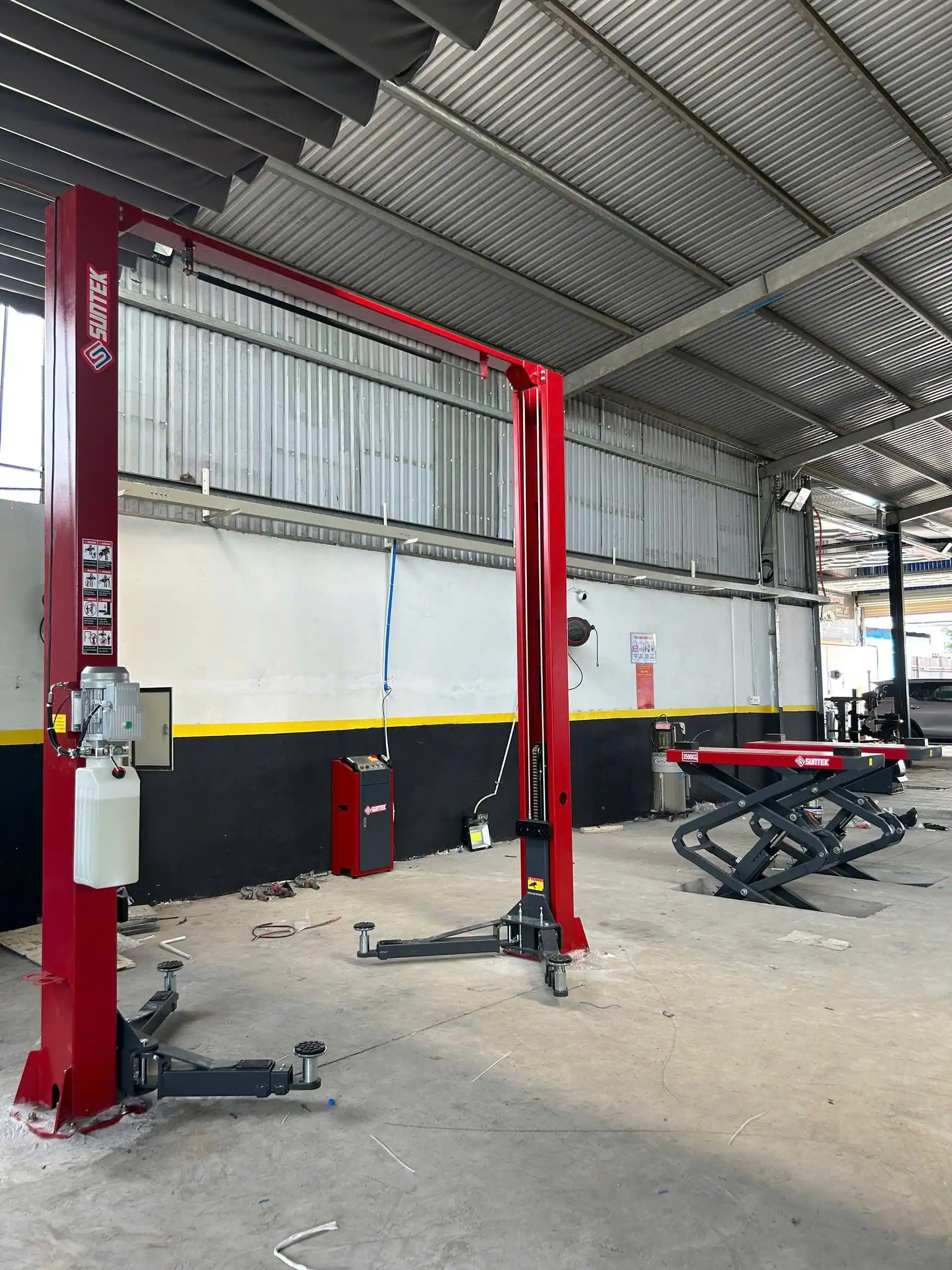 Góc nghiêng cho thấy độ dày dặn của thanh giằng cổng trên