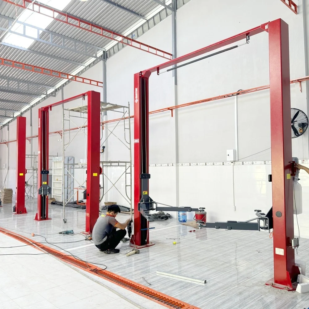 Toàn cảnh lắp đặt cầu nâng 2 trụ cổng trên SUNTEK 4000T