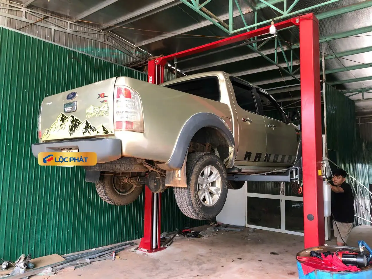 Khả năng nâng xe bán tải mạnh mẽ của cầu nâng SUNTEK