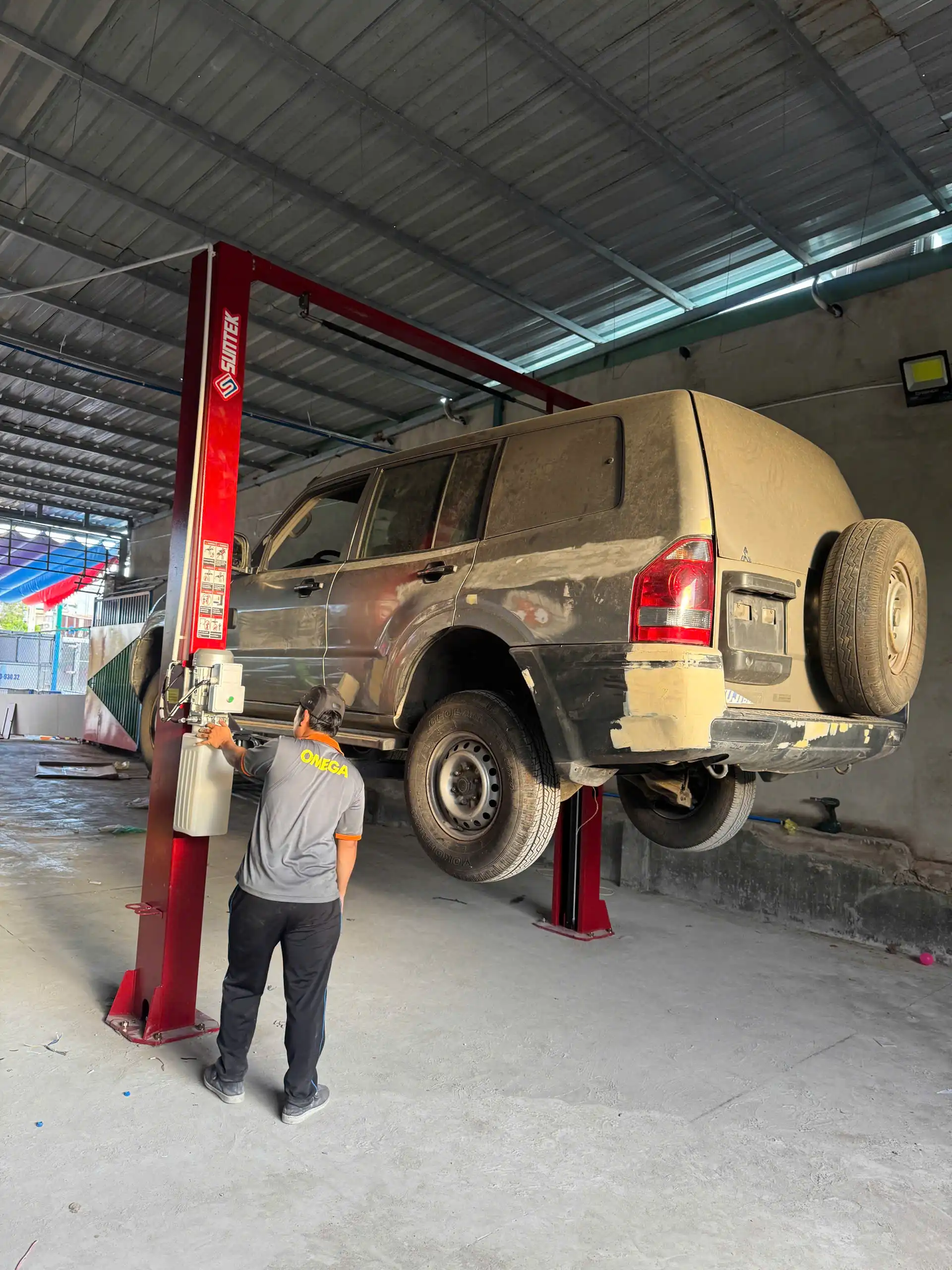 Vận hành nâng xe SUV gầm cao vững chãi