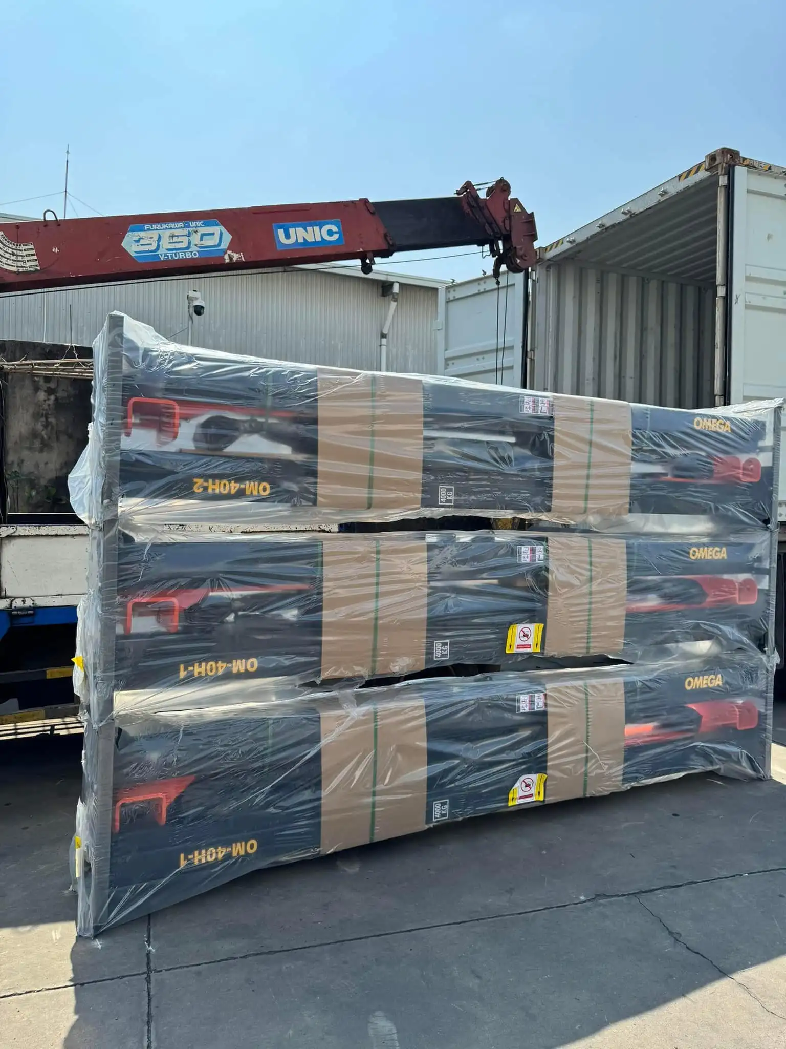 Giới Thiệu 11 Container hàng thiết bị gara nhập khẩu chính ngạch