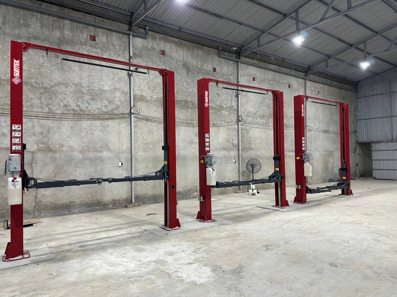 Lắp đặt hệ thống 3 cầu nâng 2 trụ SUNTEK cho xưởng dịch vụ lớn