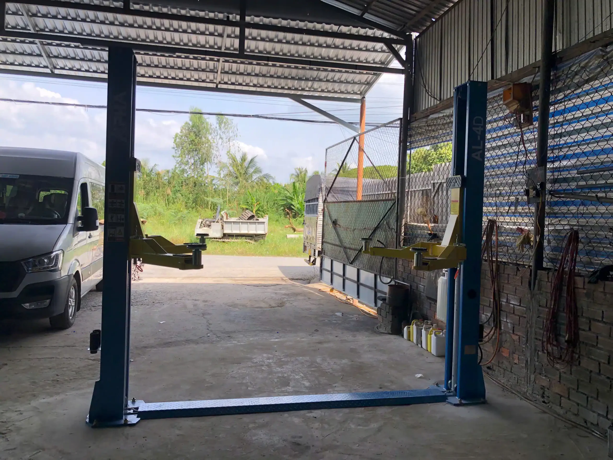 Khoảng cách lắp đặt thực tế cầu nâng 2 trụ ALPHA AL-4D