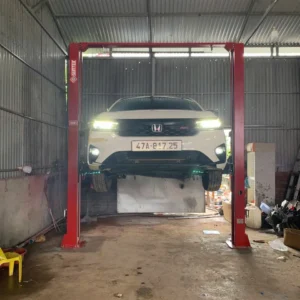 Cận cảnh cầu nâng 2 trụ cổng trên SUNTEK nâng xe