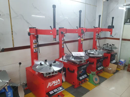 Showroom trưng bày thiết bị rửa xe và sửa chữa ô tô chuyên nghiệp Lộc Phát