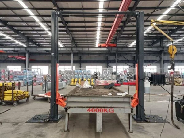 Test tải trọng cầu nâng ô tô 2 trụ cổng trên