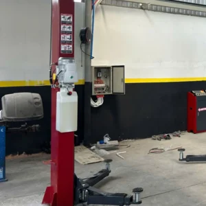 Trụ cầu nâng 2 trụ cổng trên SUNTEK 4000T kèm bình dầu và hộp điện trong quá trình lắp đặt