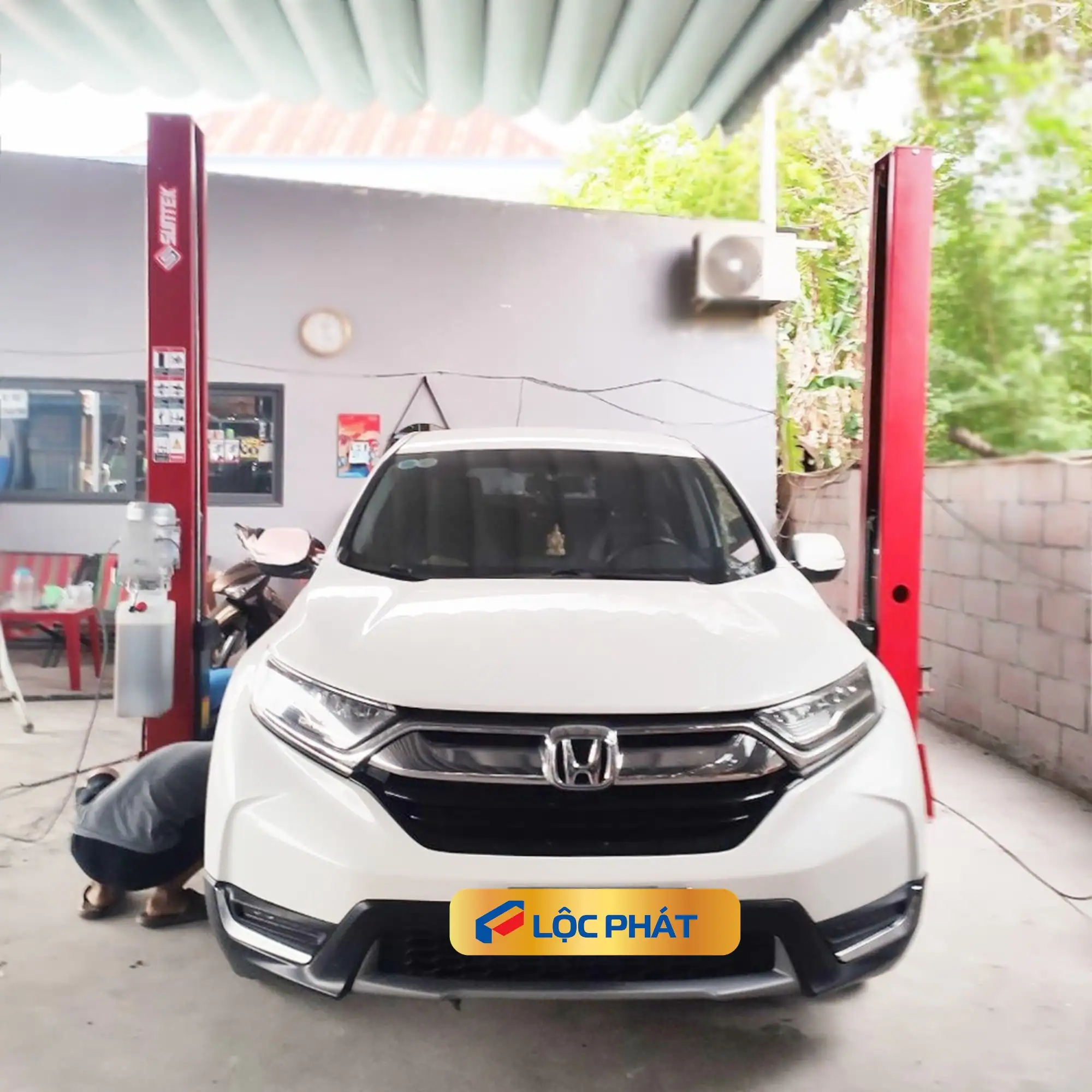 Cẩm Nang Lựa Chọn Cầu Nâng 2 Trụ Từ A-Z Dành Cho Người Mới Mở Gara 14 Ứng dụng đa năng của máy nâng ô tô trong xưởng sửa chữa