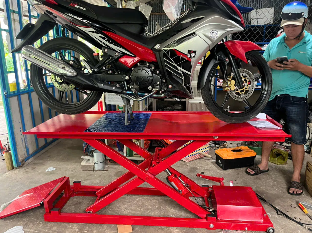 bàn nâng xe máy điện và cơ T200A