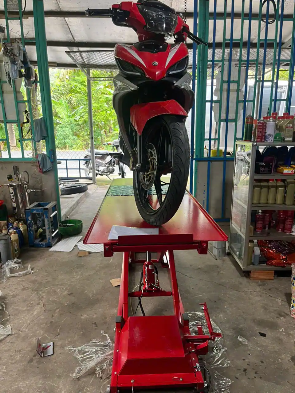 bàn nâng xe máy điện và cơ Trà Vinh