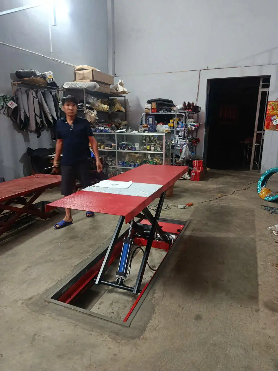 Vận hành bàn nâng xe máy điện Lộc Phát