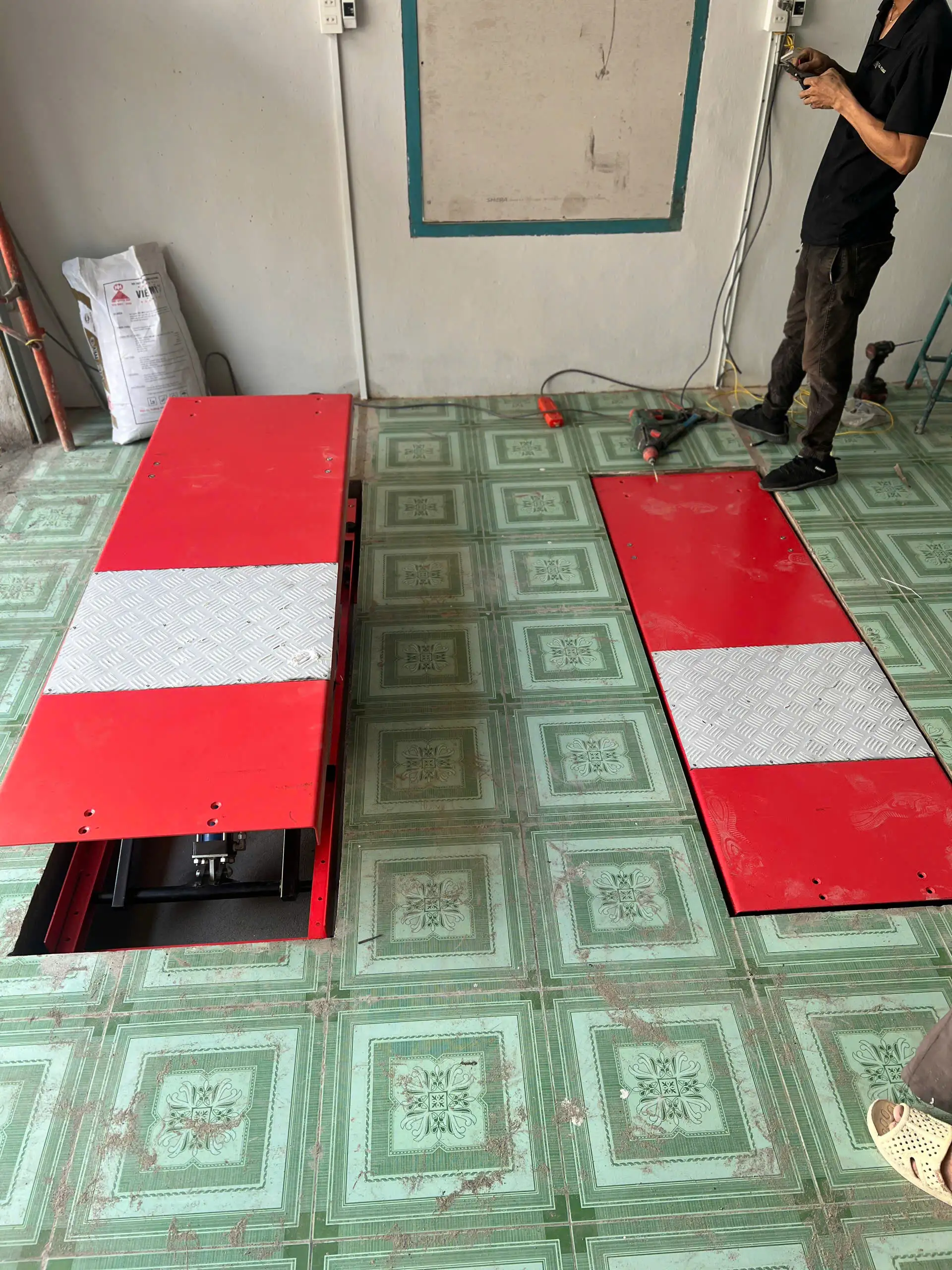 Bàn nâng sửa xe máy mặt bàn inox 304