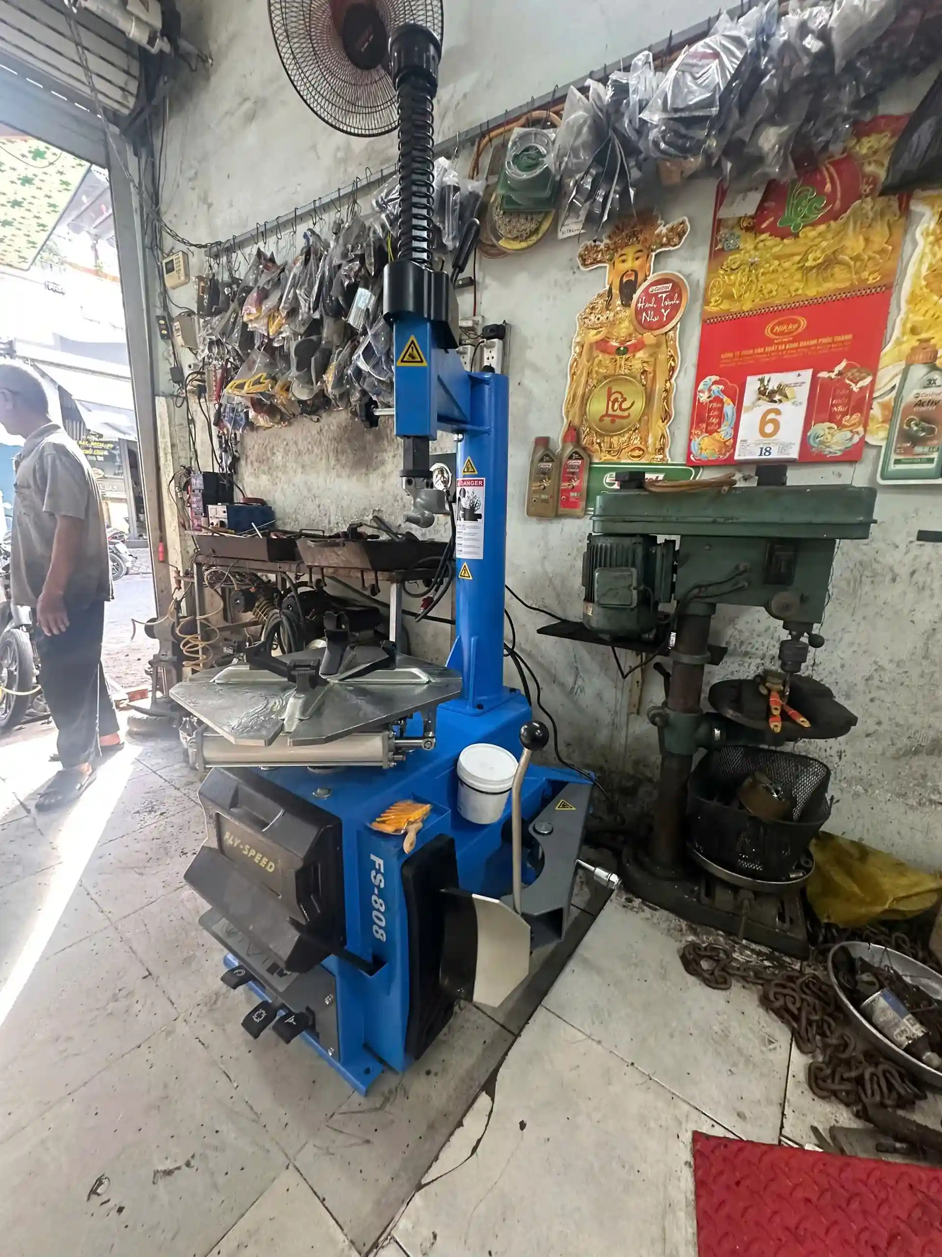 Máy tháo vỏ xe tay ga tại Khánh Hòa