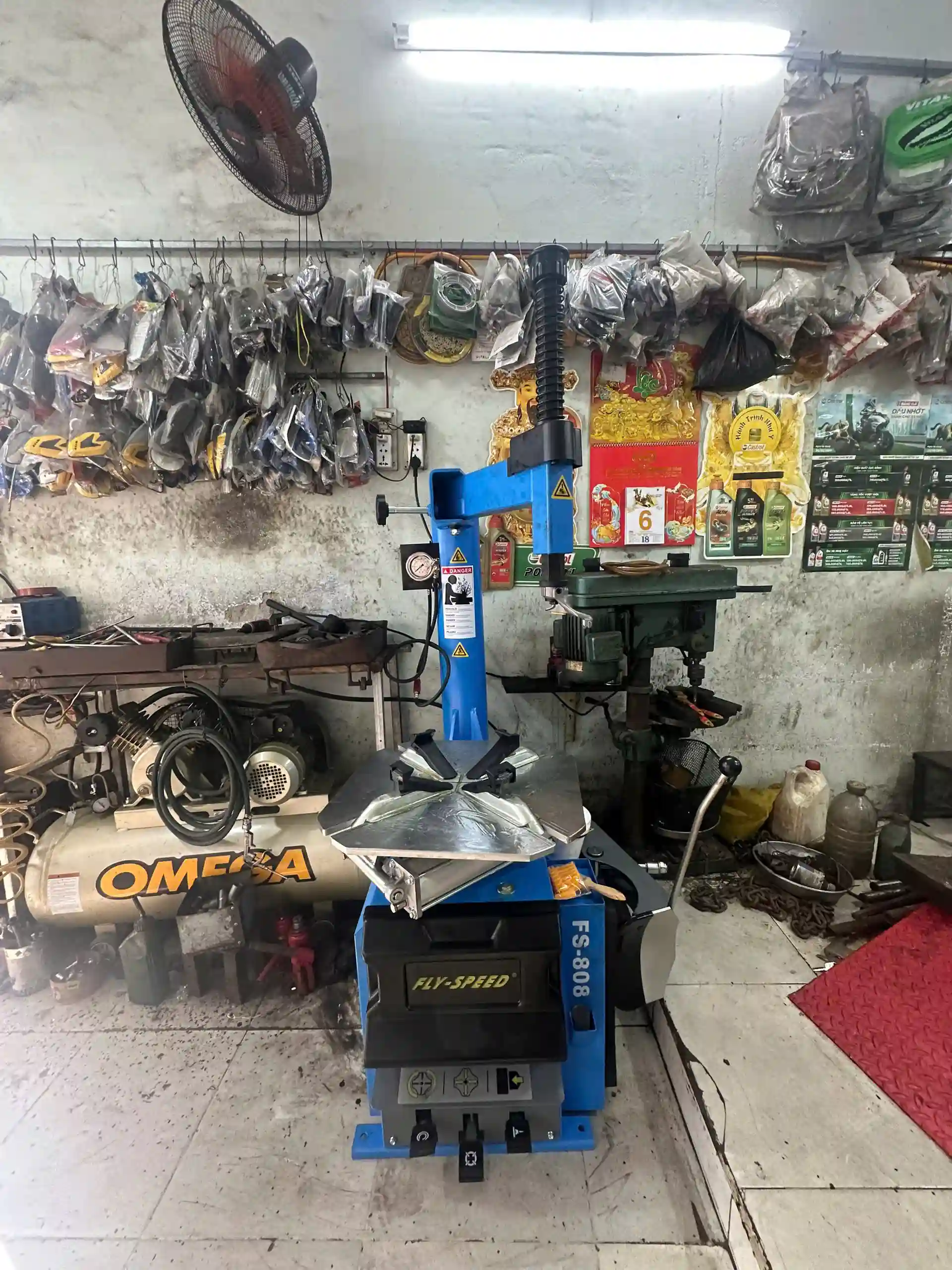 Lắp đặt máy ra lốp ô tô tại Khánh Hòa