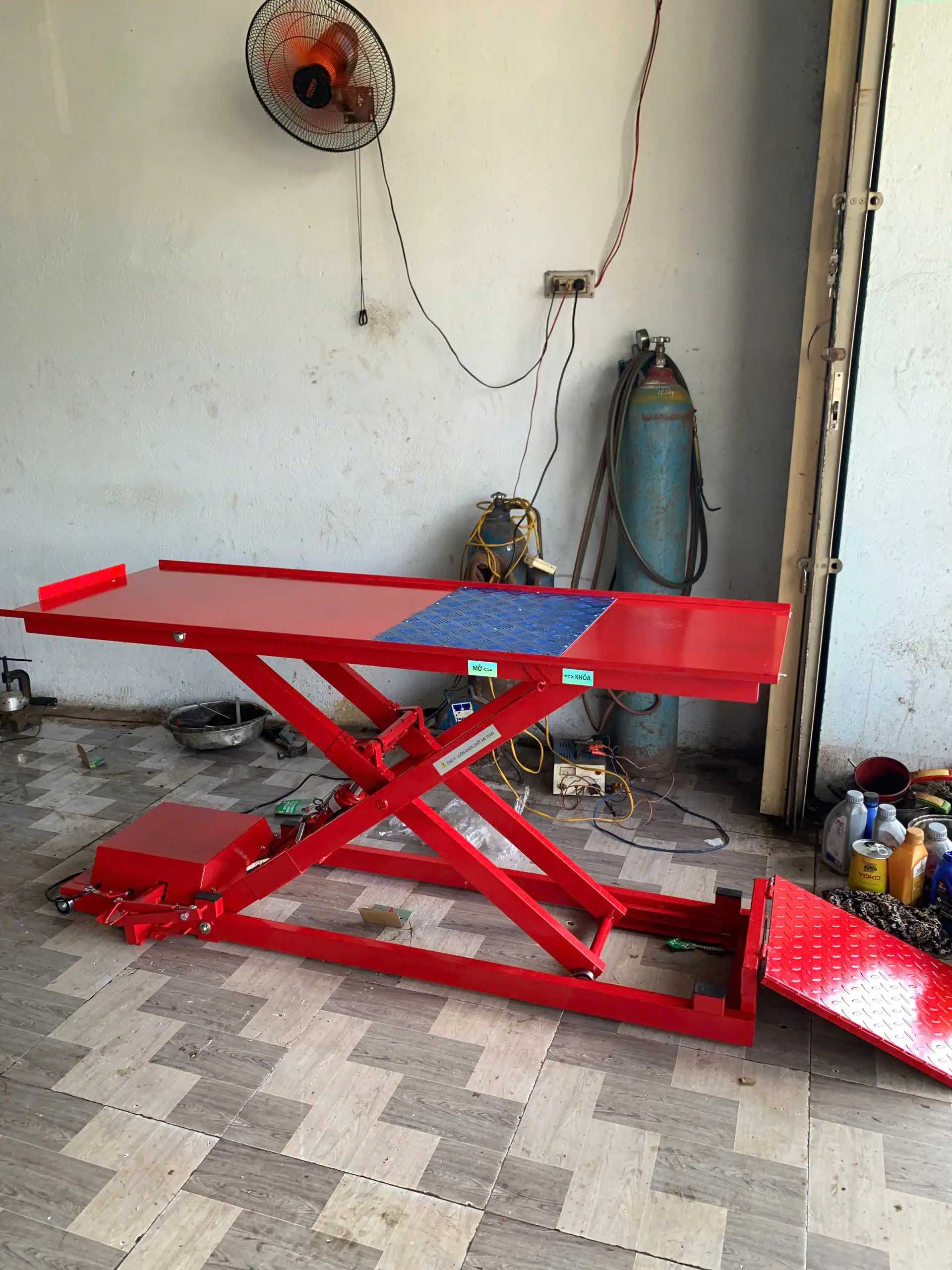 kích thước bàn nâng xe máy