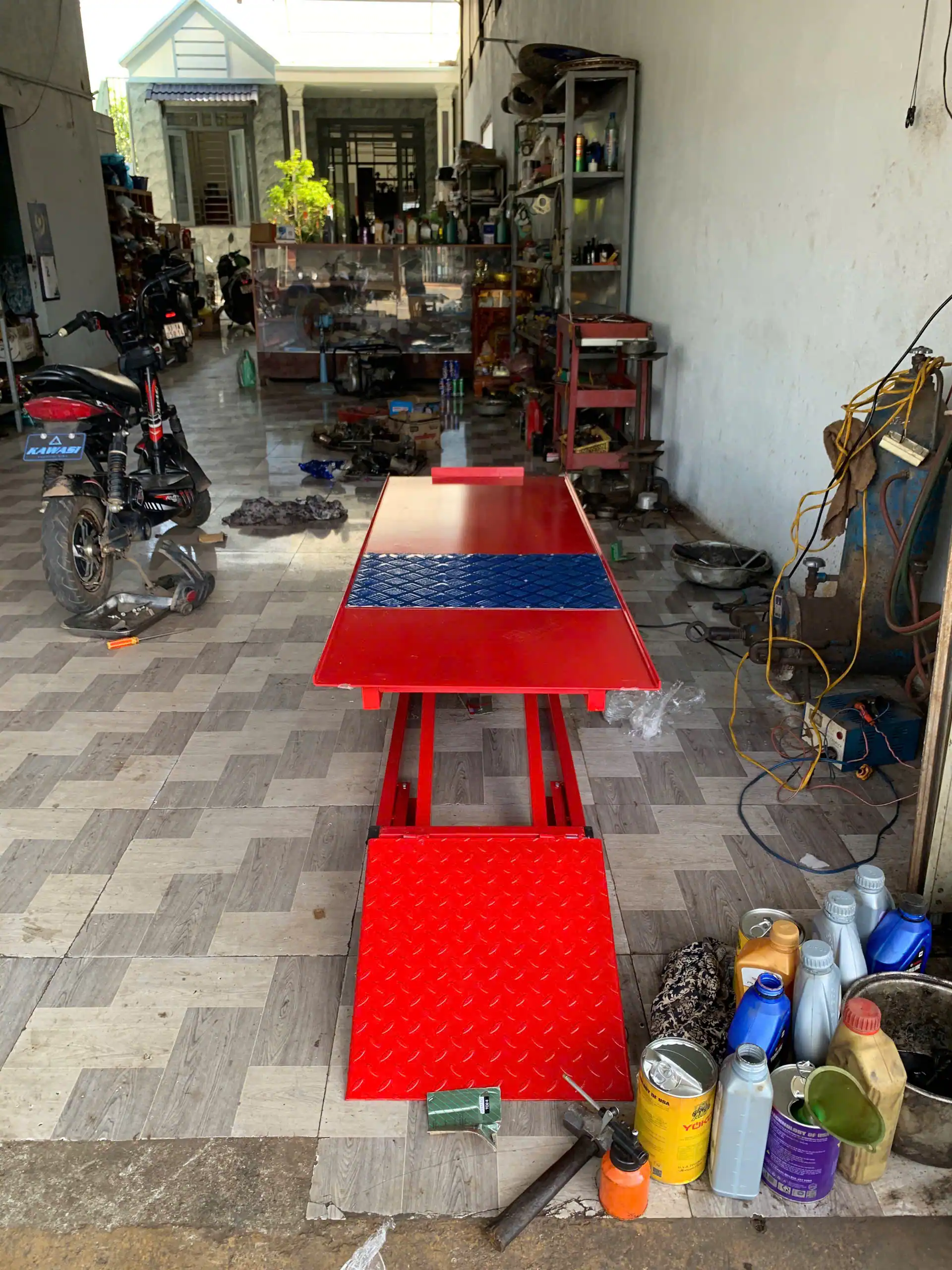 cơ cấu bàn nâng hạ xe máy