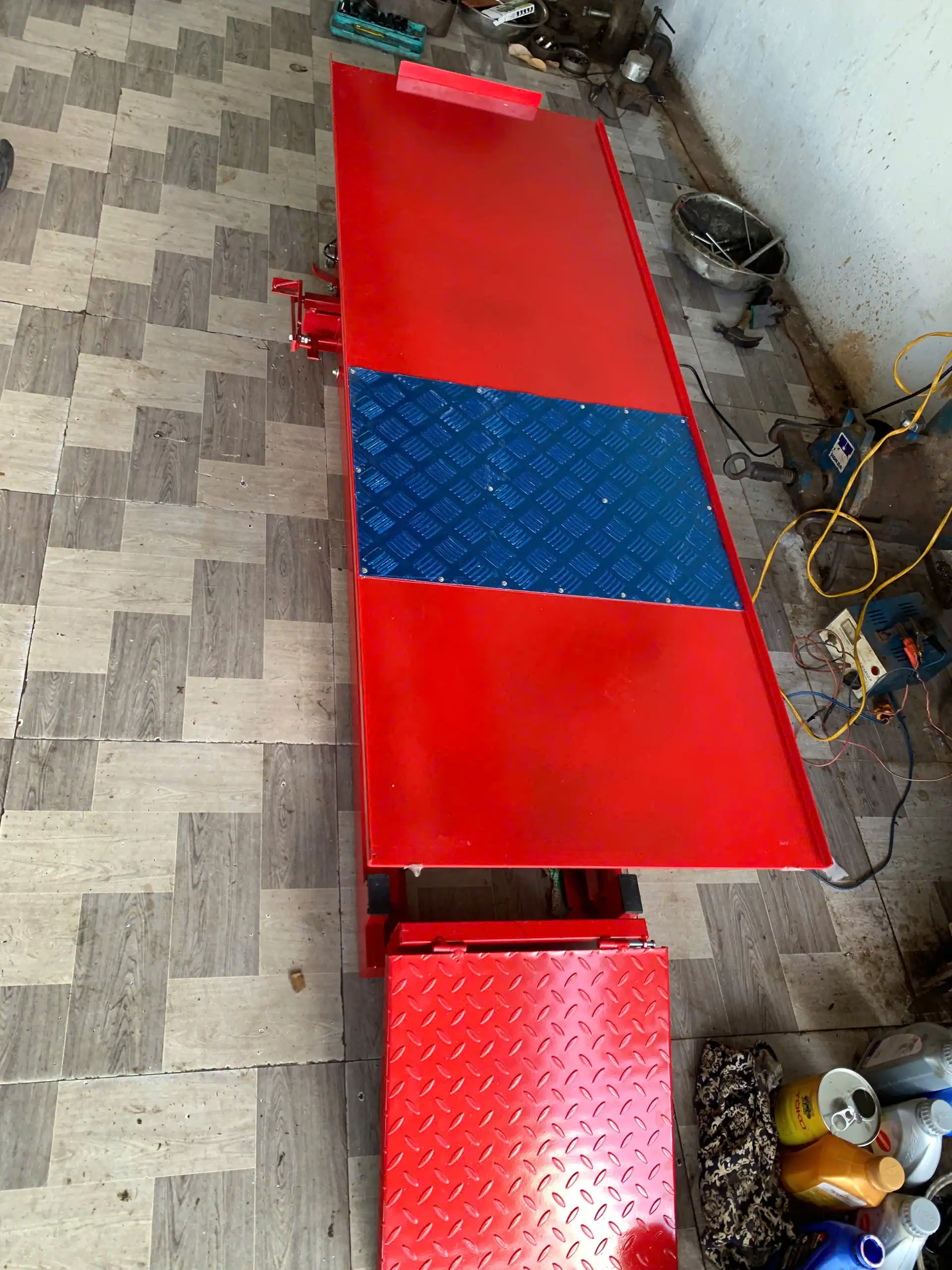 bàn nâng xe máy đạp chân chính hãng