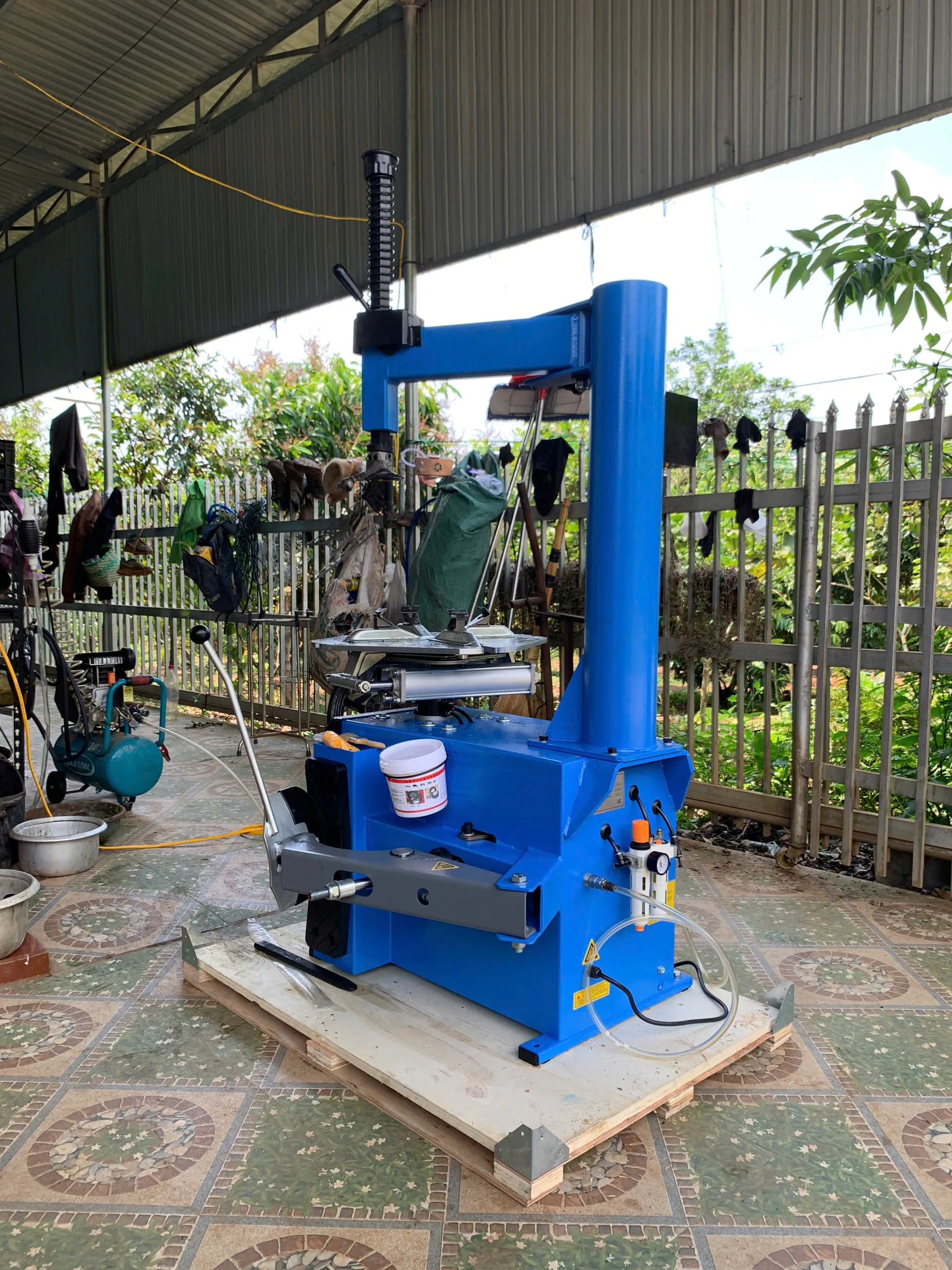 Máy tháo vỏ Fly-Speed màu đỏ