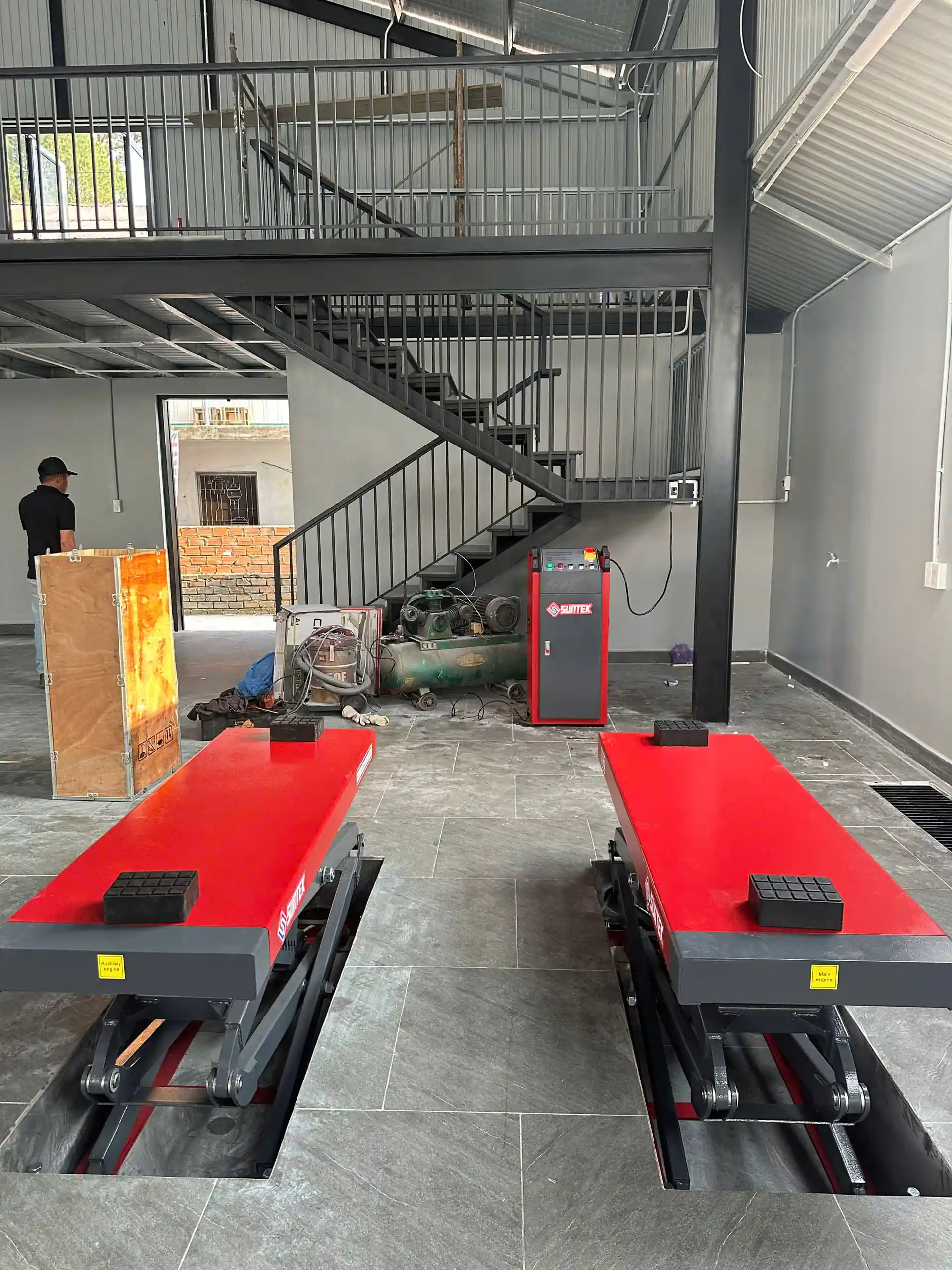 Cầu nâng cắt kéo SUNTEK 3500 nâng xe gầm cao