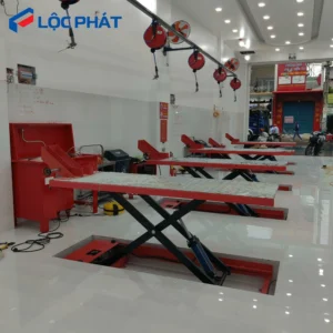 Bàn Nâng Xe Máy Đặt Âm Nền T250A – Tiêu Chuẩn Head – Honda, Yamaha 6 Setup khu vực dịch vụ HEAD với bàn nâng xe máy âm nền cắt kéo và rulo cuốn hơi