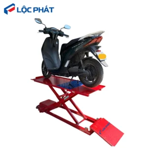 Bàn nâng xe máy điện cơ chữ X có dốc lên xuống nâng xe tay ga an toàn.