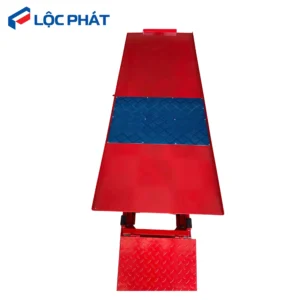 Bàn nâng xe máy điện cơ mặt bàn chống trượt, thiết kế dốc lên xuống an toàn.