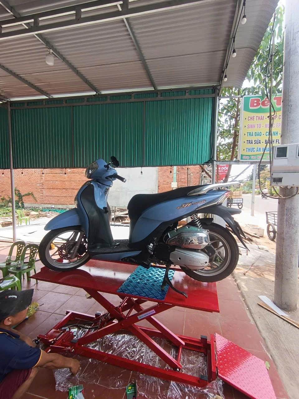 thiết bị sửa chữa xe máy tại gara