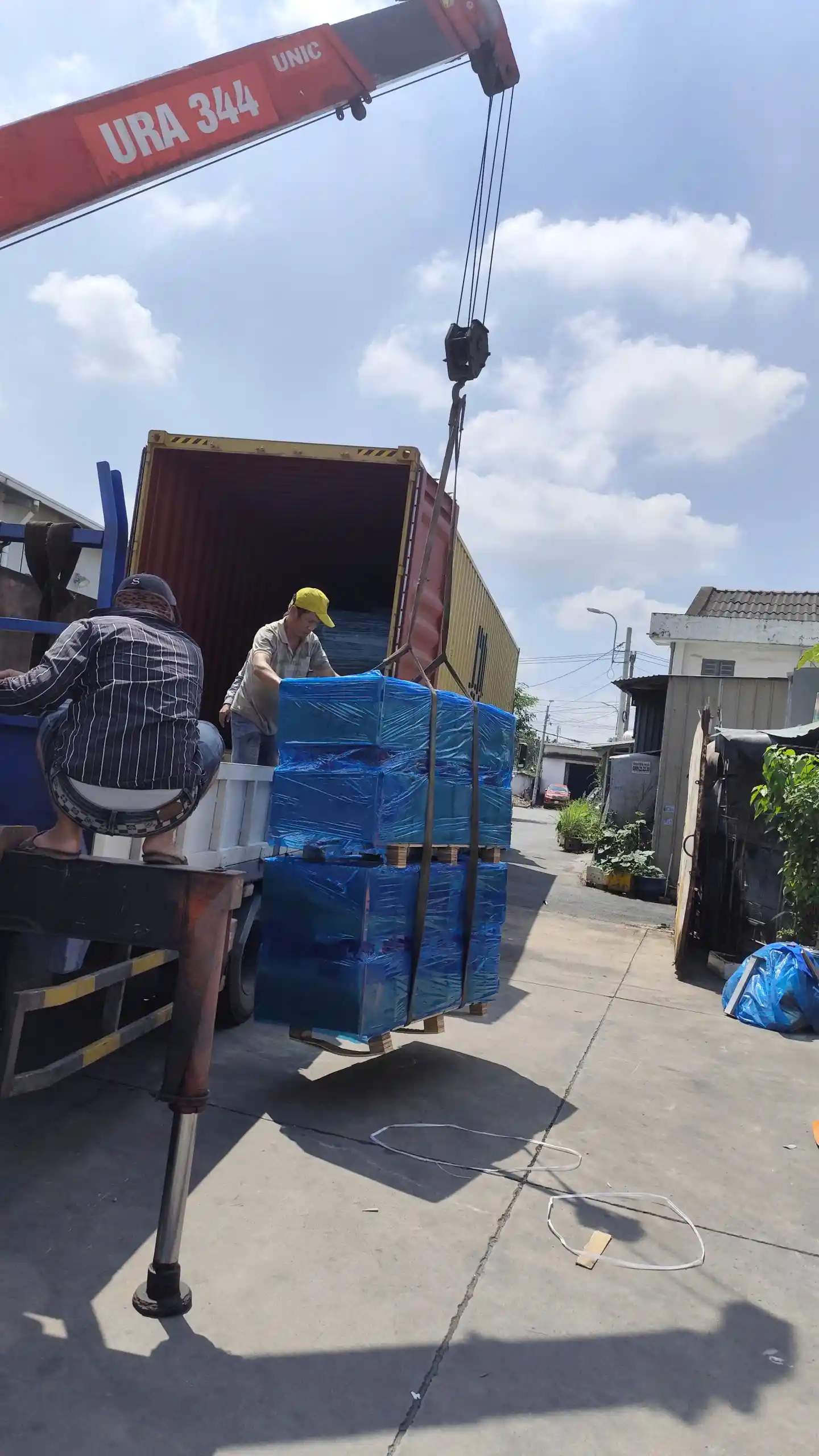 Bốc dỡ container bàn nâng ô tô di động