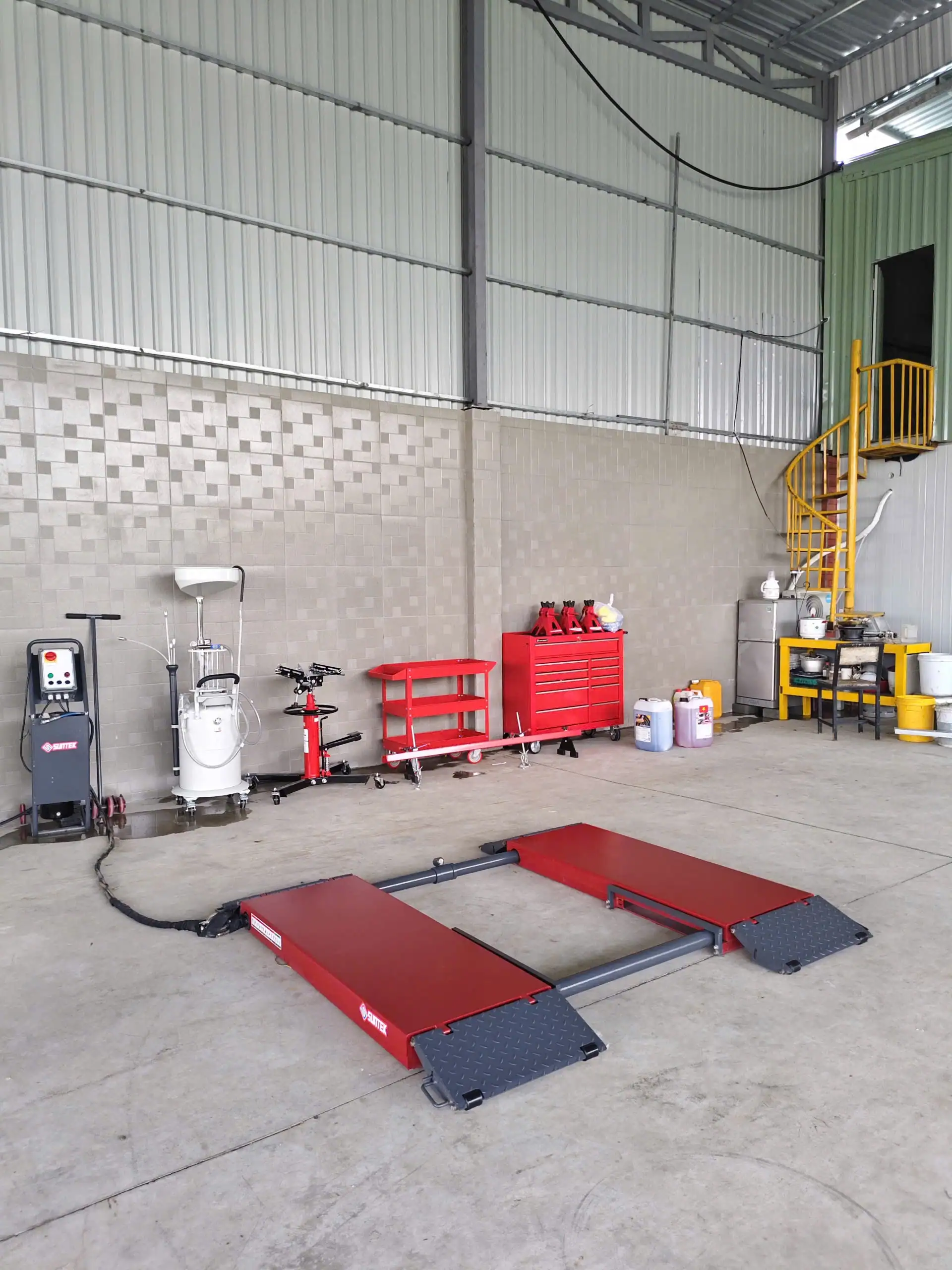 Bàn nâng gập gọn tiết kiệm diện tích