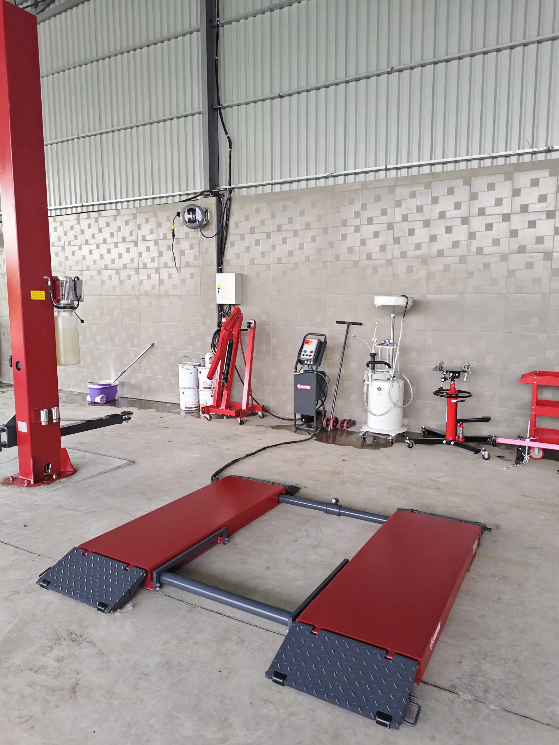 Ứng dụng làm cầu nâng thay lốp ô tô