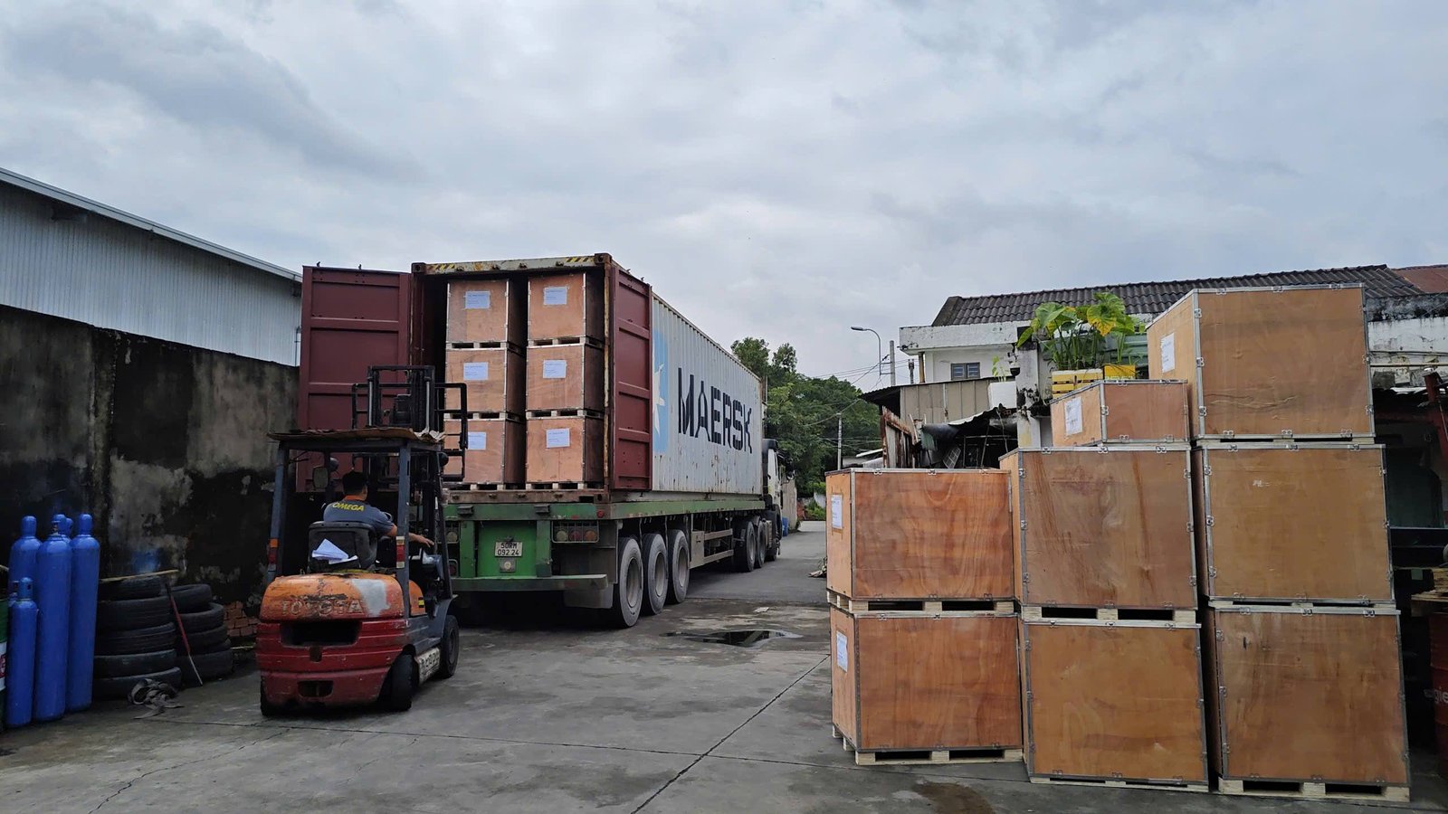 Bảng giá máy ra vào lốp 2026 - Kho hàng máy tháo vỏ về công liên tục