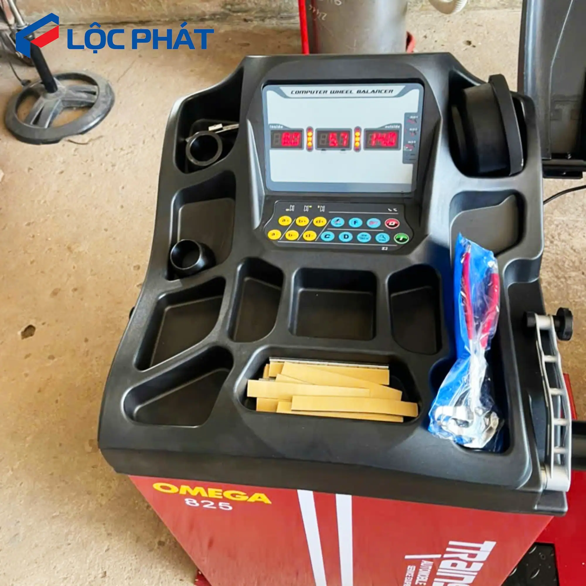 MÁY CÂN BẰNG LỐP Ô TÔ OMEGA - TRAINSWAY 825 12 Hình ảnh máy cân bằng lốp ô tô omega trainsway 825 thực tế