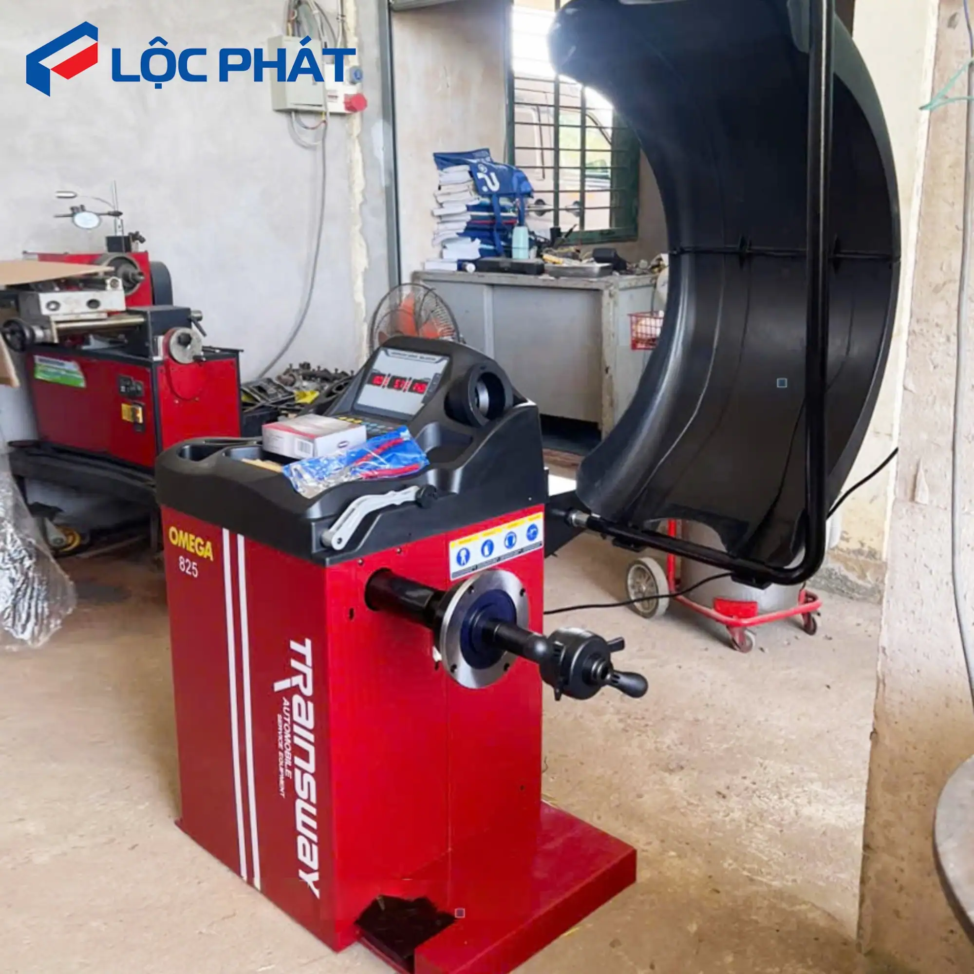 MÁY CÂN BẰNG LỐP Ô TÔ OMEGA - TRAINSWAY 825 16 Trục quay và bát nón máy cân bằng lốp ô tô