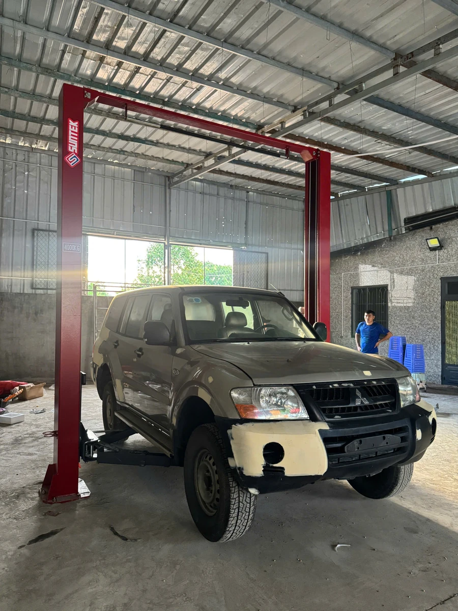 Cầu nâng 2 trụ SUNTEK 4000T được lắp đặt mới hoàn thiện